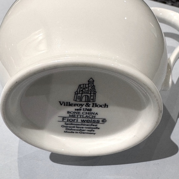 ✨ Stunning Vintage Villeroy & Boch White Bone China Pitcher – Embossed Floral”✨ - Picture 9 of 13